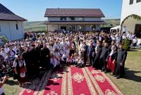 Binecuvântare pentru credincioșii din Urșița: Biserica „Duminica Tuturor Sfinților” a primit haină luminoasă