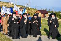 Pelerinaj la Crucea-monument de pe Muntele Mic – 20 de ani de rugăciune și jertfă