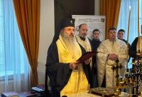 IPS Teofan a dat citire mesajului Părintelui Patriarh Daniel, intitulat „Un vechi conac boieresc a reînviat într-un Centru de zi pentru bunici” / Foto: Flavius Popa