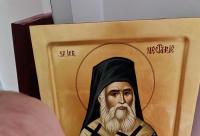 bebelus cu icoana Sfantului Nectarie