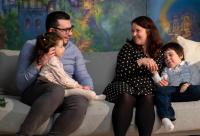 O poveste de Crăciun altfel – doi frați din Iași, diagnosticați cu tetrapareză, au nevoie de suportul nostru