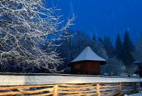 Cimitirul Mănăstirii Sihăstria Putnei, sub veșmântul alb al ninsorii