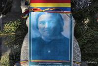 Portretul de pe momântul mamei Blondina de la Iași