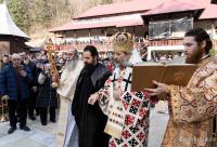 (Foto) Sub semnul Sfintei Cruci: un nou stareț la Mănăstirea Brusturi din județul Neamț