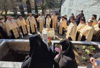 Deshumarea moaștelor Sfintei Cuvioase Filotimia de la Râmeț