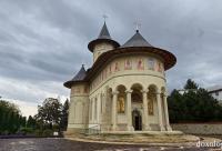 Mănăstirea Brazi – lăcaș de rugăciune și închinare la moaștele Sfântului Sfințit Mucenic Teodosie