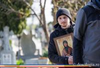 Tânăr cu icoana Sfintei Blandina