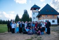 Tabără pentru adolescente la Schitul „Sfântul Gheorghe Pelerinul” de pe Vârful Oașa Mare