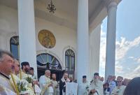 Părintele Vasile Cojocariu, condus pe ultimul drum la Humulești. PS Nichifor Botoșăneanul a oficiat slujba de înmormântare