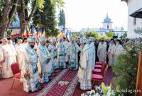 Sfânta Liturghie cu ocazia proclamării canonizării Sfintelor Cuvioase Nazaria, Olimpiada și Elisabeta (Safta) Brâncoveanu de la Văratec