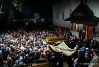 „Nu lipsi, Stăpâna noastră, privind spre noi” – procesiunea cu Epitaful Maicii Domnului la Mănăstirea Văratec