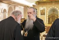 Pr. Andrew Louth a primit „Crucea Moldavă”, cea mai înaltă distincție a Mitropoliei Moldovei și Bucovinei