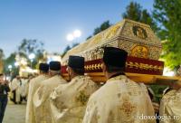 Procesiunea scoaterii spre închinare a moaștelor Sfintei Cuvioase Parascheva