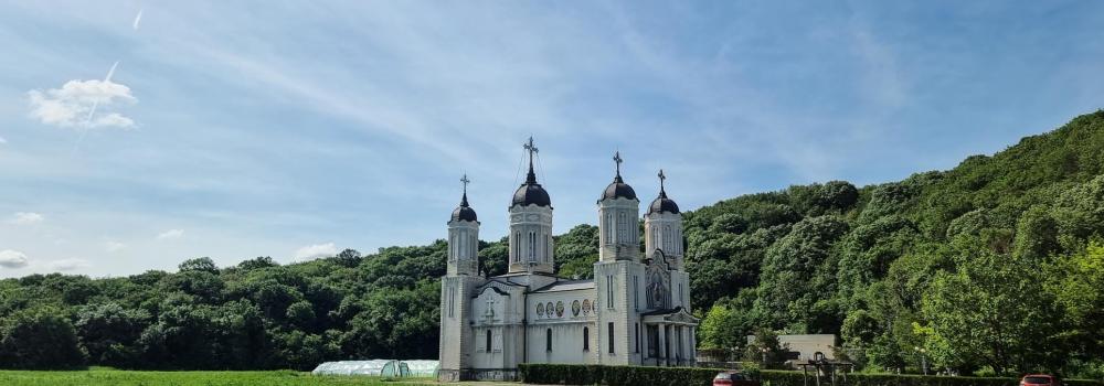 Mănăstirea „Peştera Sfântului Andrei”