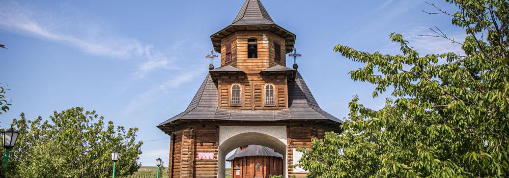 Schitul „Pogorârea Duhului Sfânt” Drăgești – Vaslui