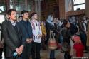credincioși participând la slujbă