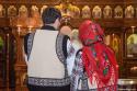 bărbat și femeie în costum pupular
