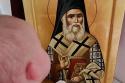 bebelus cu icoana Sfantului Nectarie
