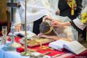 Două persoane de alte religii și necununate îmi pot fi nași de cununie?