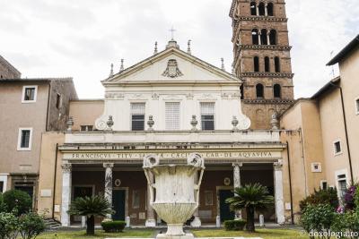 (Foto) Pași de pelerini la moaștele Sfintei Mucenițe Cecilia în Trastevere, Roma