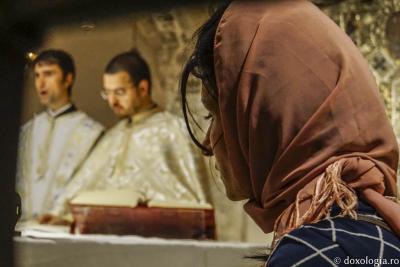 (Foto) Pelerini români la moaștele Sfântului Ierarh Nicolae din Bari, Italia