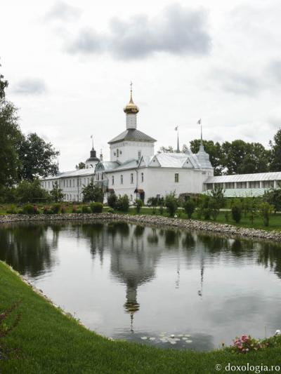 Mănăstirea Tolga din Rusia