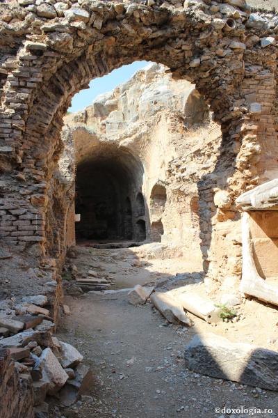 Intrarea în peştera celor şapte tineri din Efes Intrarea în peştera celor şapte tineri din Efes
