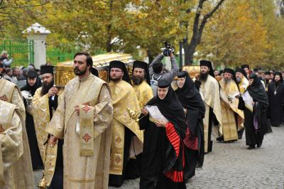 (Video) În procesiune pe Calea Sfinților - a început sărbătoarea Sfântului Cuvios Dimitrie cel Nou, Ocrotitorul Bucureștilor