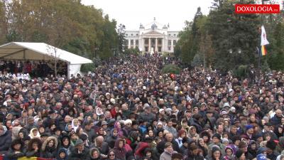 (Video) Ocrotitoarea Moldovei cinstită de zeci de mii de români