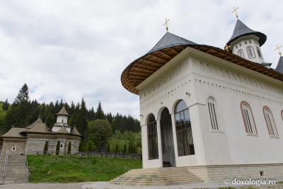 (Foto) Biserica „Izvorul Tămăduirii” a Mănăstirii Sihăstria Putnei