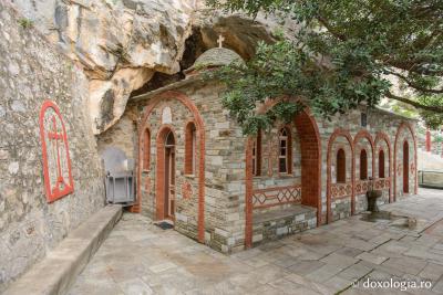 peștera Sfinților Dionisie și Mitrofan de la Sihăstria „Sfânta Ana Mică”