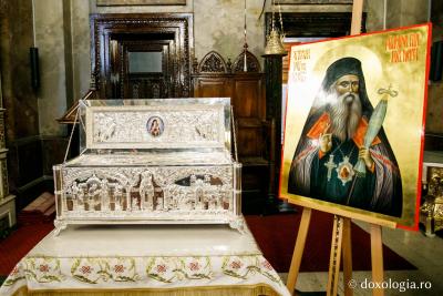 Racla cu moaștele Sfântului Ierarh Iosif cel Milostiv