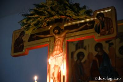 (Foto) Liturghia din Sâmbăta Mare la bisericile din Piatra Neamț