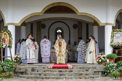 (Foto) Mănăstirea Alexandru Vlahuță din județul Vaslui și-a sărbătorit hramul de Praznicul Nașterii Maicii Domnului