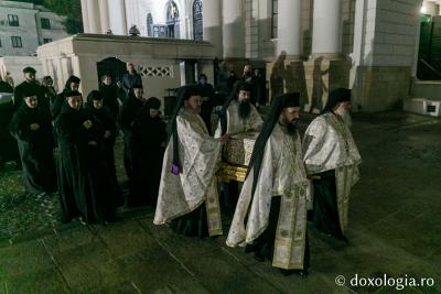 (Foto) Sfântul Gheorghe Pelerinul și-a luat rămas bun de la ieșeni – se întoarce la Mănăstirea Văratec