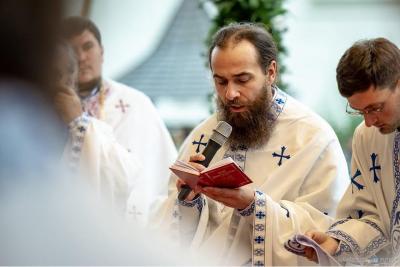 (Audio) Părintele Iosif de la Mănăstirea Putna – Slavă la Vecernia închinată Sfântului Ierarh Dionisie Areopagitul