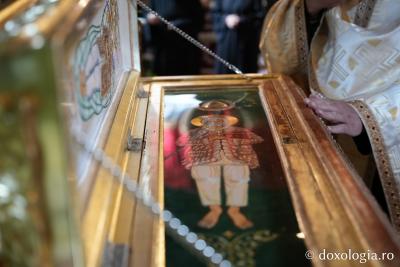 (Foto) Sfântul Gheorghe Pelerinul, întâmpinat cu mare evlavie la Piatra-Neamț