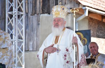 (Video) „Patima iubirii de avere te înstrăinează de Hristos” – IPS Andrei