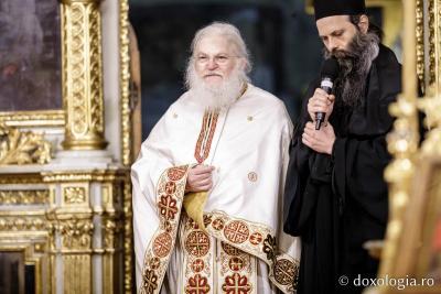 (Video) Arhim. Efrem Vatopedinul: „La Sfânta Liturghie, mintea se deschide ca să priceapă scripturile”
