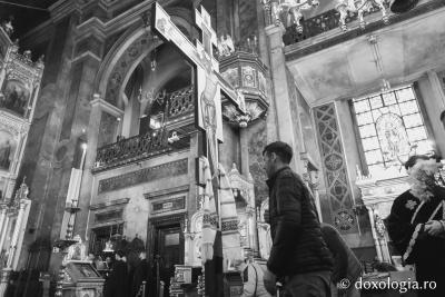 (Foto) Denia celor 12 Evanghelii la Catedrala Mitropolitană din Iași