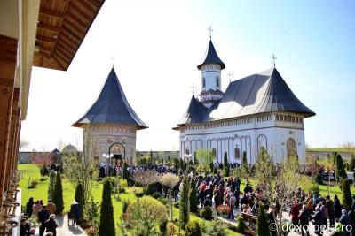 (Video) Izvorul Tămăduirii, hramul Mănăstirii Zosin