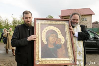 (Foto) Icoana Maicii Domnului „Siriaca” a fost adusă spre închinare la Parohia Galata II