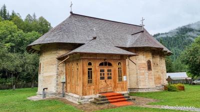 Biserica de frasin a Mănăstririi Tarcău