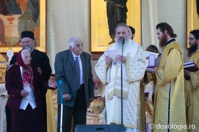 10 persoane au primit „Crucea Moldavă” pentru mireni de ziua Sfintei Cuvioase Parascheva