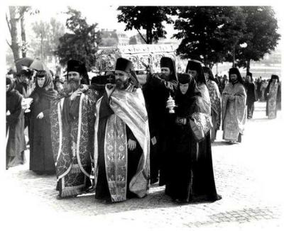 Procesiune cu moaștele Sfântului Cuvios Dimitrie cel Nou la București / Foto: Arhiva Ortodoxiei Procesiune cu moaștele Sfântului Cuvios Dimitrie cel Nou la București