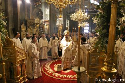 PS Nichifor Botoșăneanul, Episcop-vicar al Arhiepiscopiei Iașilor, săvârșind Sfânta Liturghie la Catedrala Mitropolitană / Foto: Flavius Popa