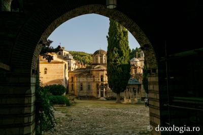 (Foto) Pași de pelerin la Mănăstirea Hilandar – Athos