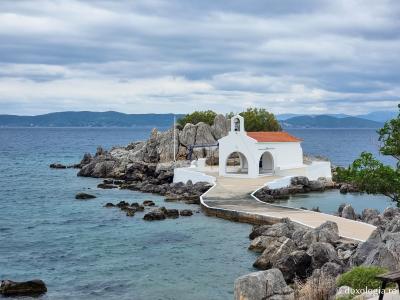 Biserica „Sfântul Mucenic Isidor” din Insula Chios / Foto: Magda Buftea Biserica „Sfântul Mucenic Isidor” din Insula Chios