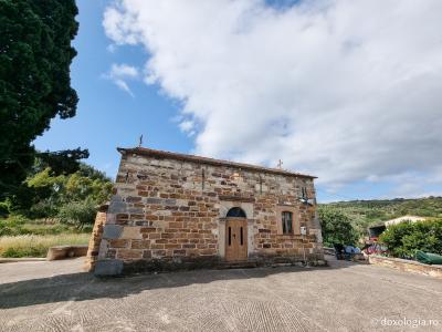 Locul martiriului Sfântului Isidor din Chios - Biserica Sfântului Mucenic din Neochori / Foto: Magda Buftea Locul martiriului Sfântului Isidor din Chios - Biserica Sfântului Mucenic din Neochori