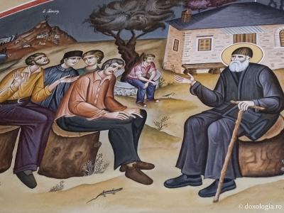 Scene din viața Sfântului Paisie Aghioritul și a Sfântului Arsenie Capadocianul în biserica mănăstirii de la Suroti